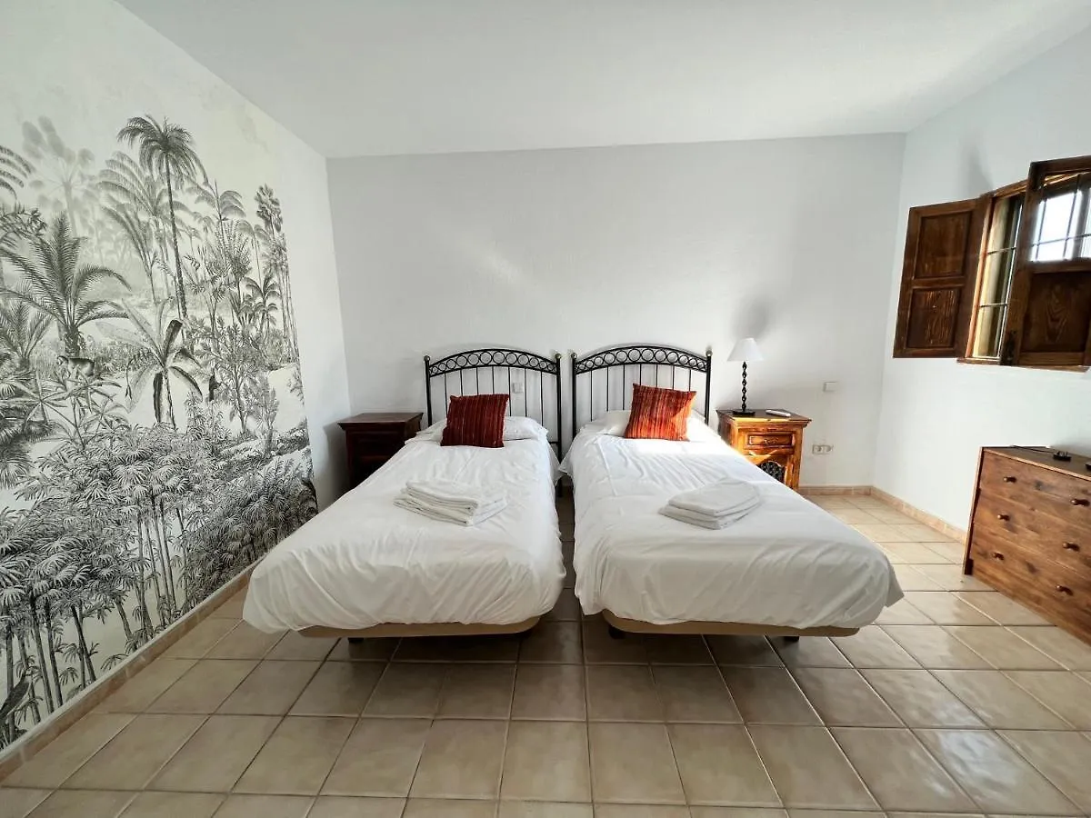 Villa 5 Beds With Private Pool Near Estepona - 5007